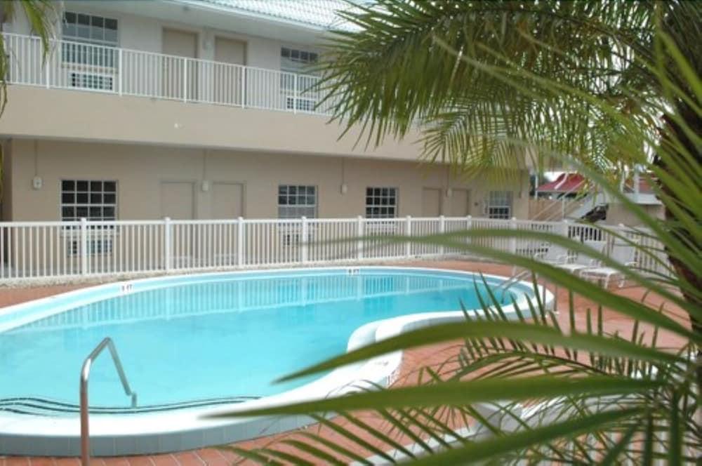 Travelodge By Wyndham Venice Motel 2*