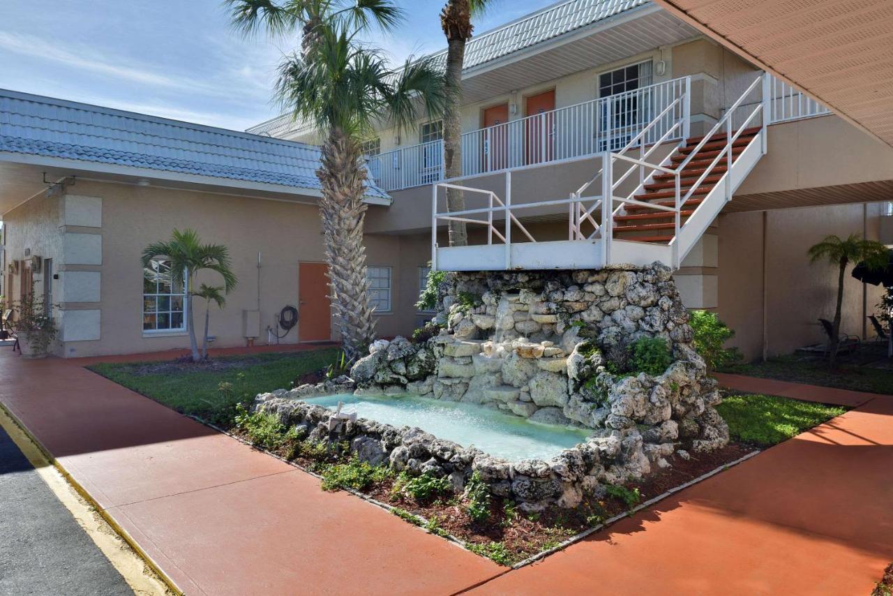 Travelodge By Wyndham Venice Motel